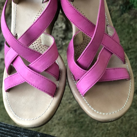 Pink Ugg Strappy wedge Sandals Sz 7 - Picture 7 of 8